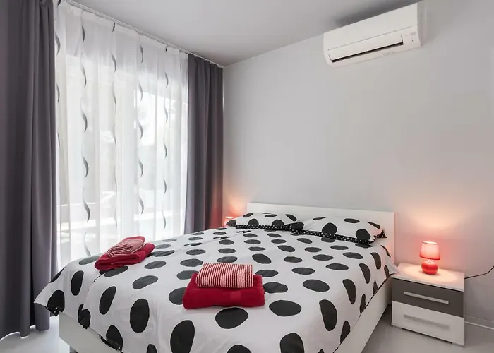 Vila Modern Jura With Pool Near The Beach, Extra Pool Heating Available *